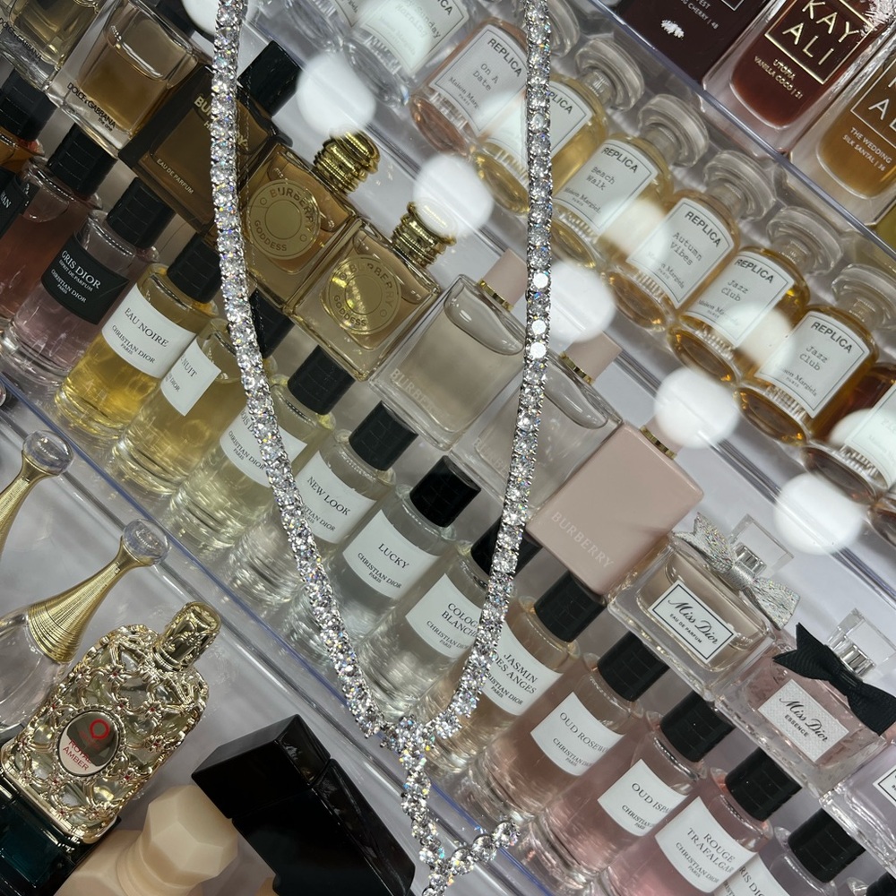 Elegant Silver Rhinestone Necklace with the ‘Y’ initial included. Never used.